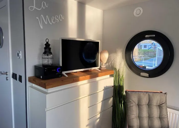 بوتيل Hausboot La Mesa *