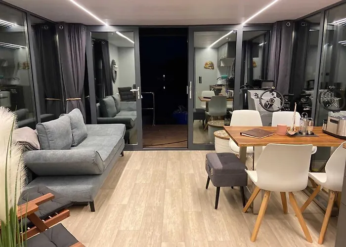 بوتيل Hausboot La Mesa لوشن